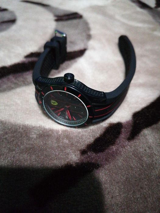 Ceas (barbatesc)Ferrari !!!