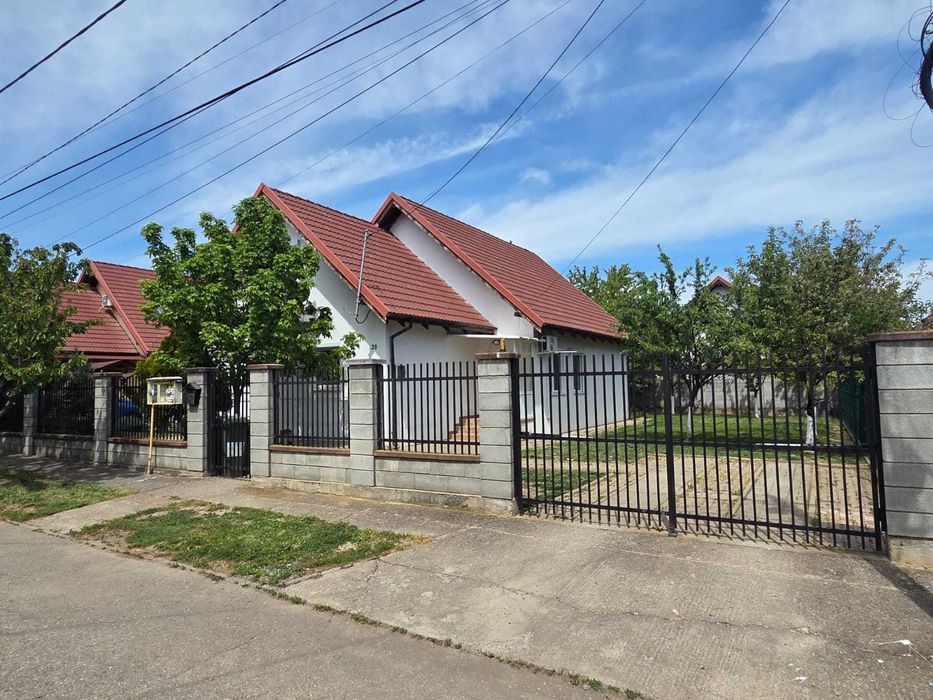 Casa de vanzare Dumbravita, zona premium, aproape de padure si lac, 450 mp teren