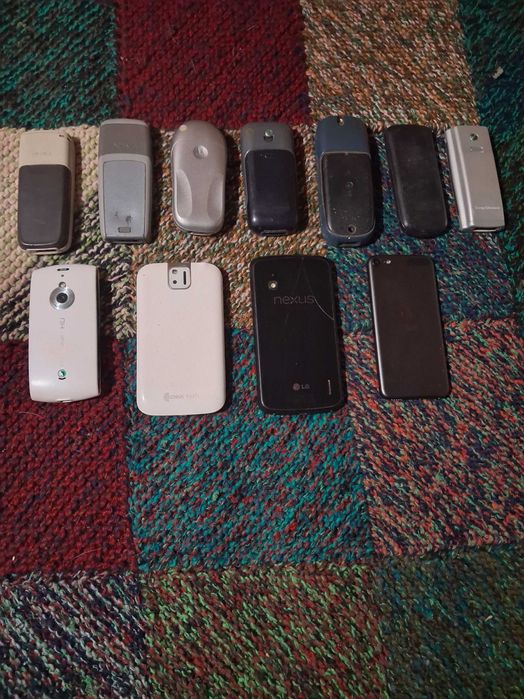 Стари телефони за части