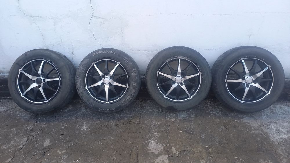 Продам летние резины на 15