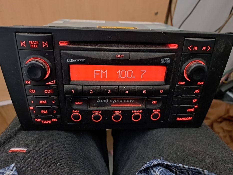 Оригиналено радио  Audi A3/A4 /A6/A8