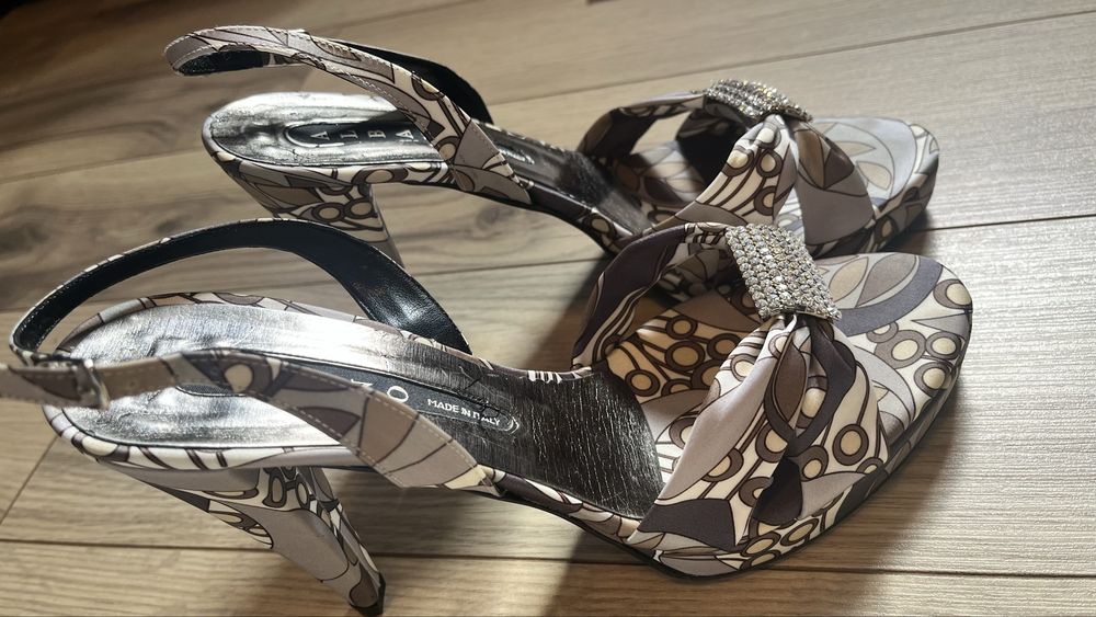 Sandale elegante , noi , marimea 40