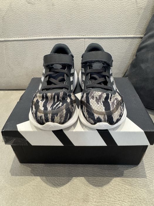 Маратонки Adidas 27 номер