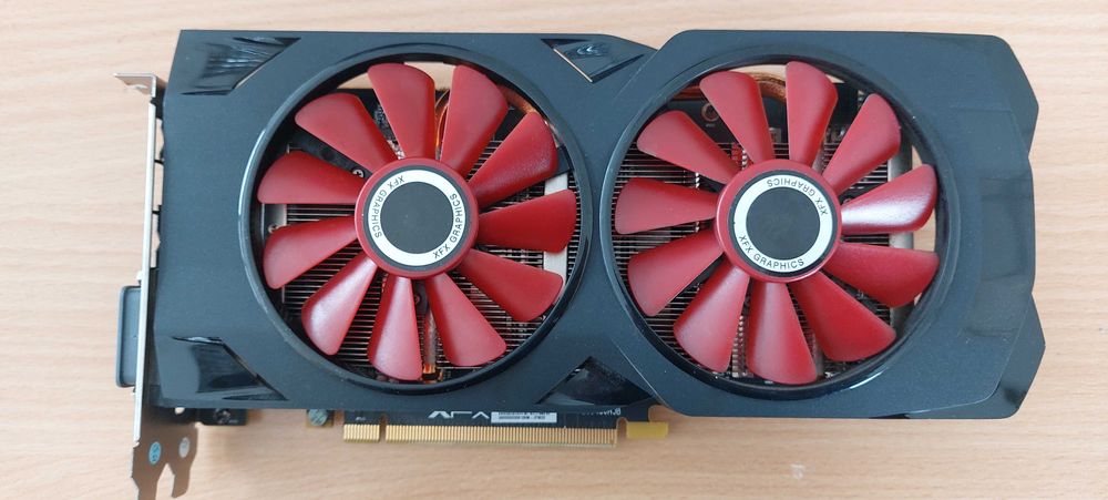 Продавам видео карта XFX RADEON RX570/4 GB RAM