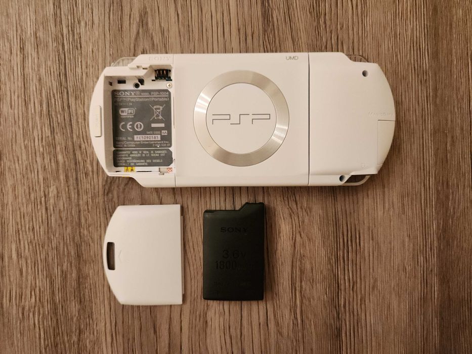 PlayStation Portabil (PSP) 1004 - Modat, Complet functional, card