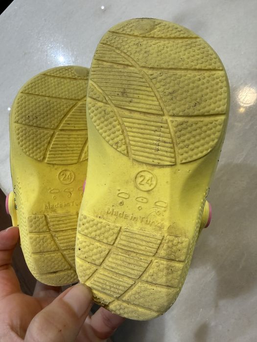 Saboti galben, imprimeu nori si curcubeu. Model crocs, Lc waikiki. 24