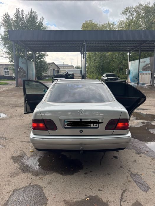 Продам машину. Мэрседес 210
