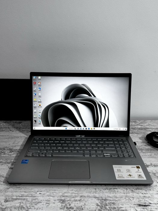 laptop asus vivobook 15 second hand si noi de vanzare • Anunturi