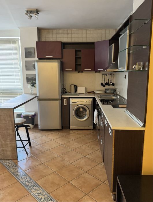 Дава се под наем Тристаен апартамент в Варна, Гръцка махала - 120 кв.м за 1000 € - Снимка #6