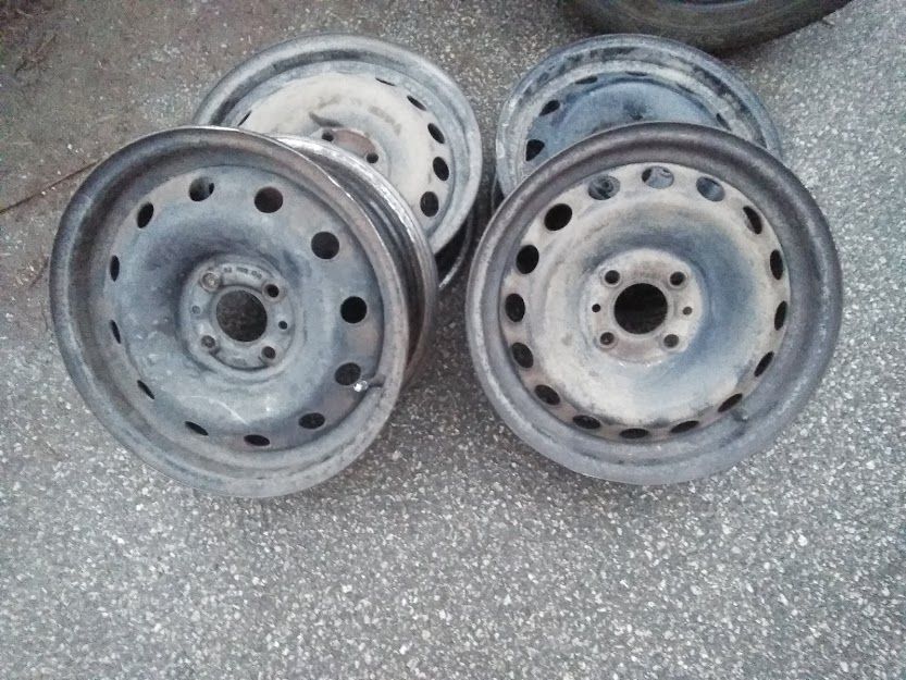 Зимни гуми и железни джанти 14" и 15"