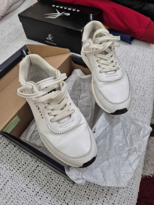 John RIchmond barbati, albi, de piele, marime 40