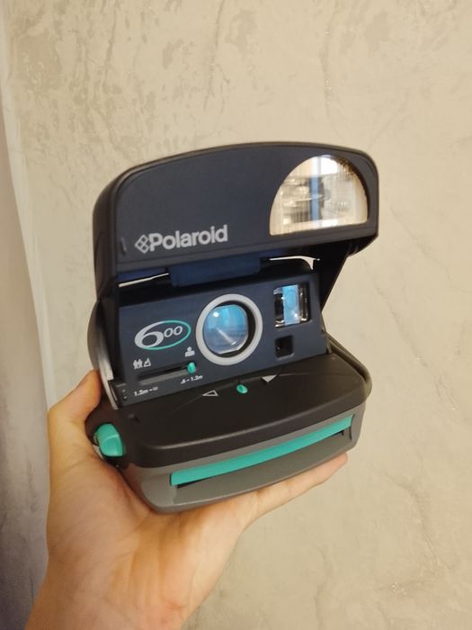 Polaroid фотокамера 600 instant camera