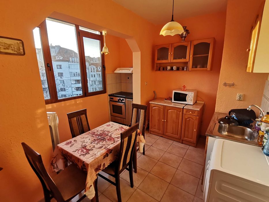 Дава се под наем Двустаен апартамент в Бургас, Лазур - 71 кв.м за 204 € - Снимка #2