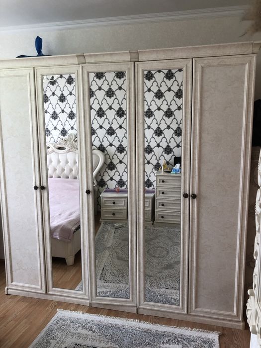 Продам спальнюю гарнитуру комплект