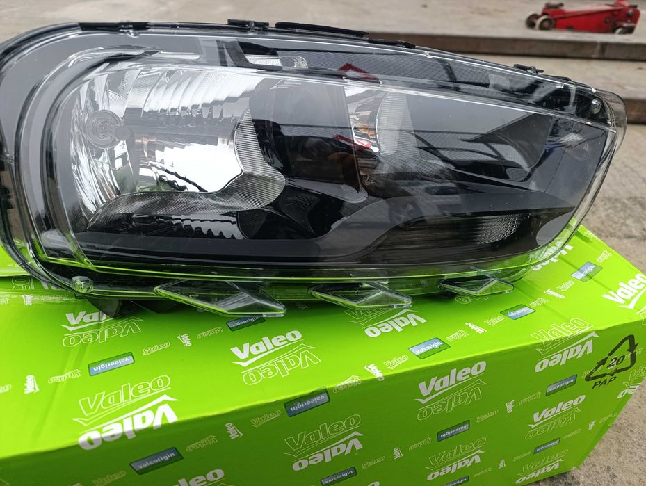 Фар ляв за Ситроен Ц4 кактус / Citroen C4 Cactus L90156995