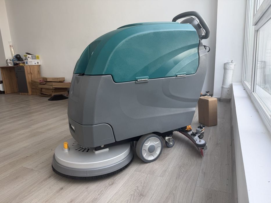 Самоходна подопочистваща машина Saubex B50D