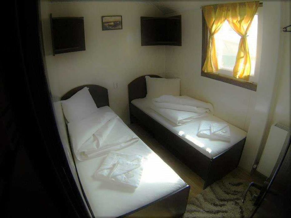hotel plutitor  front  acostare/ teren intravilan  BRATUL SF. GHEORGHE