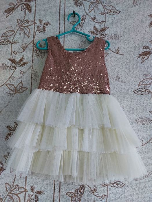 Продам бальные платья