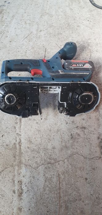 Fierăstrău cu banda Bosch GCB 18V-63