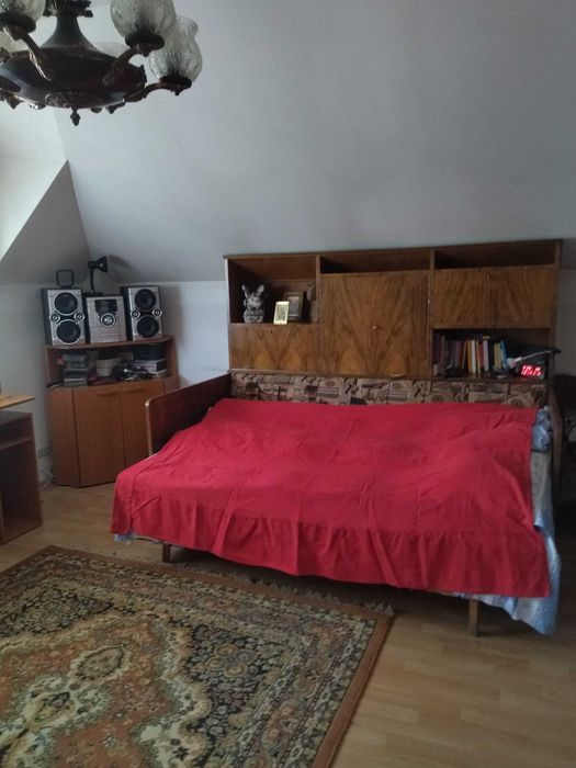 Inchiriez apartament cu 3 camere in vila sector 2