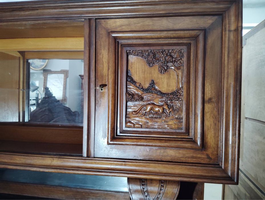 Шкаф с мраморен плот