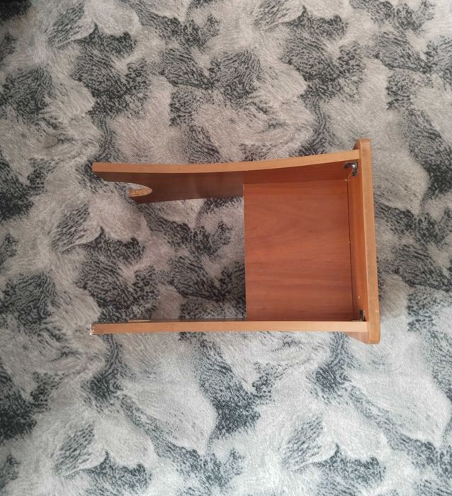 Продам 2 табуретки