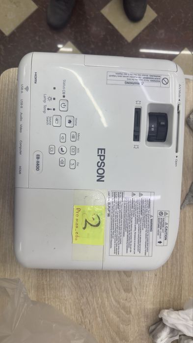 Proektor sotiladi Epson