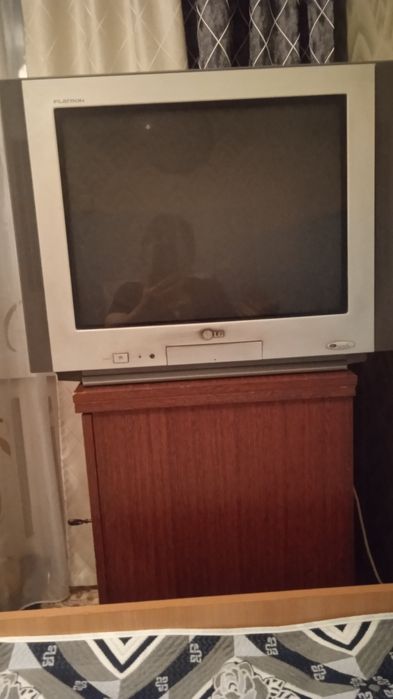 Телевизор LG в рабочем состоянии