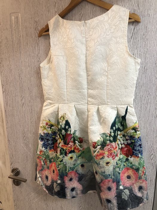 Бяла рокля с цветя -Л размер