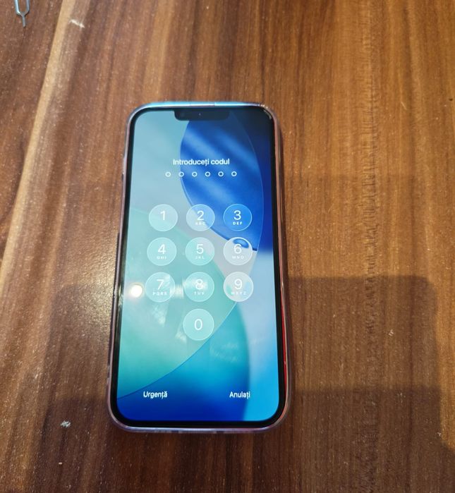 Vand iphone 13 rosu  128gb husa incarcator cabl magn fct perfec