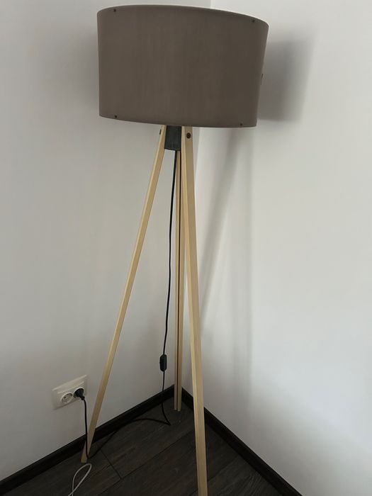 Lampadar  aproape nou