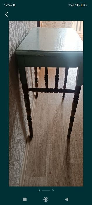 Столик ,консоль.