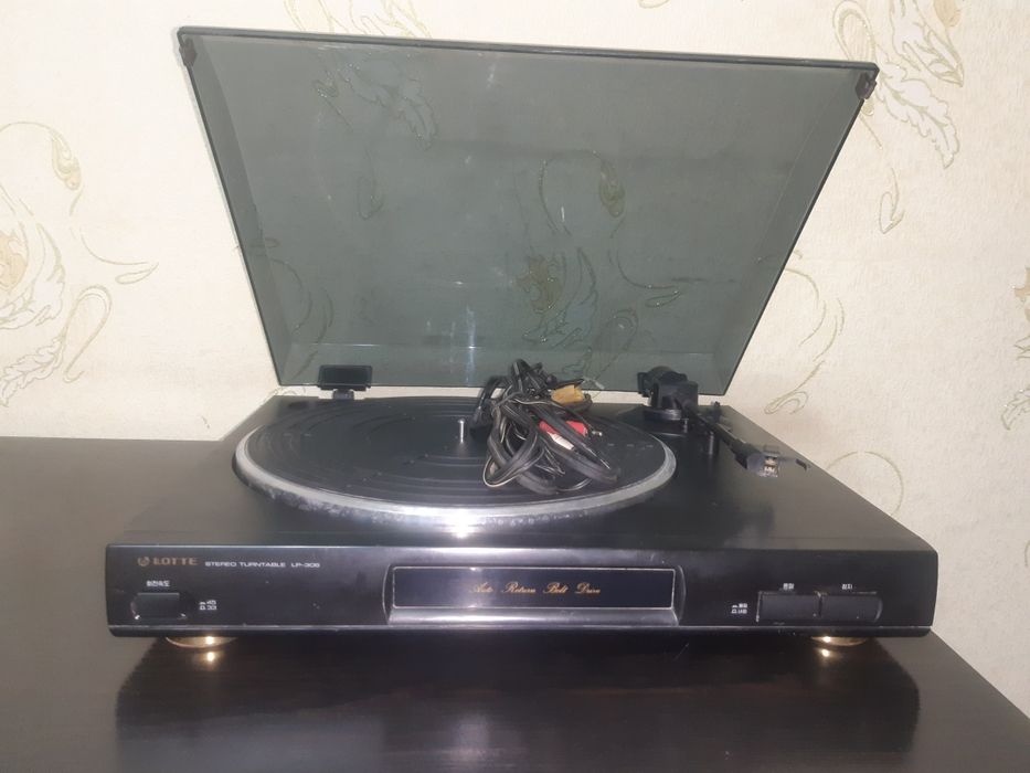 FM tuner Samsung RS-8900, Вроигриватель Lotte LP-306. t