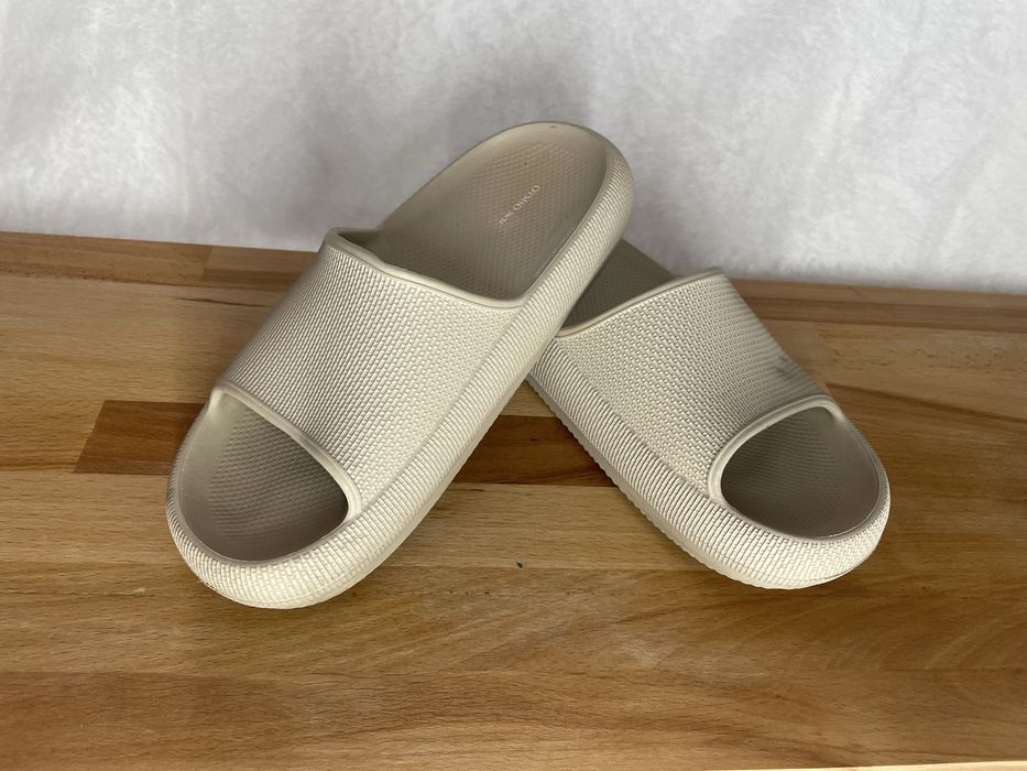 Slapi Oysho - marimea 36/37