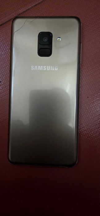 Продавам Samsung Galaxy  A8 в добро състояние