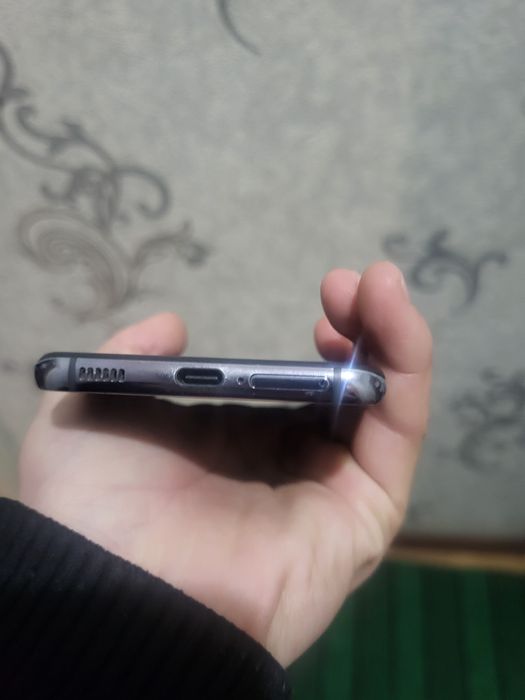 Samsung s21 5G  док есть