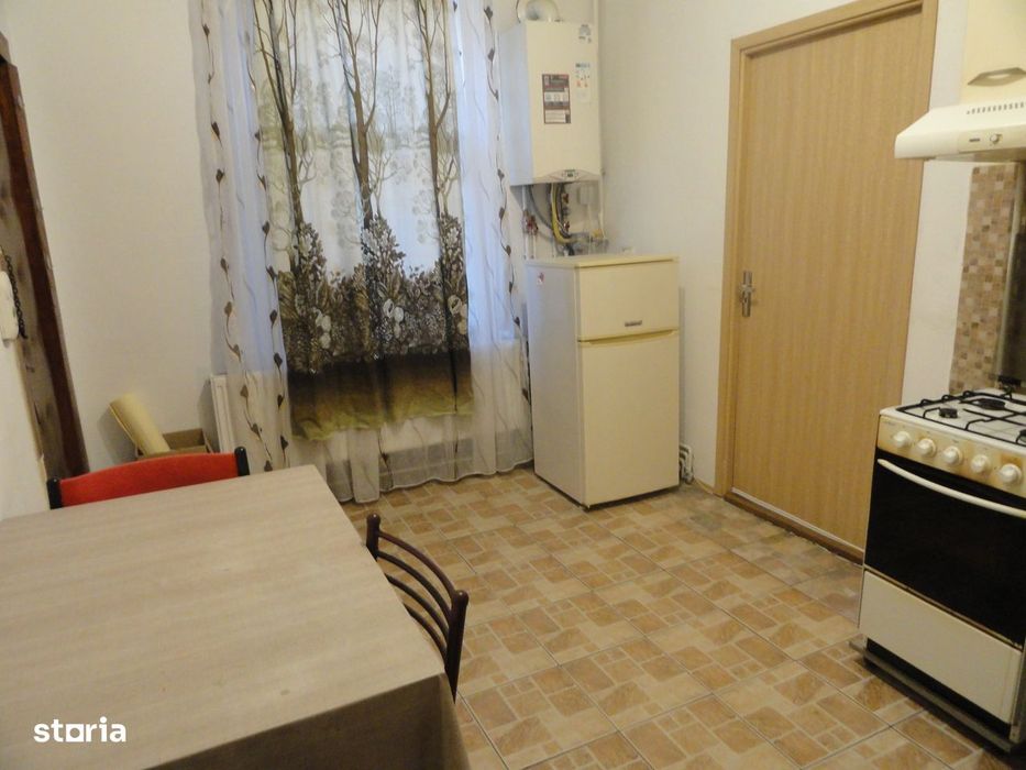 Apartament 2 camere, etaj 2, Bdul Revolutiei, 103 mp, renovat, mobilat