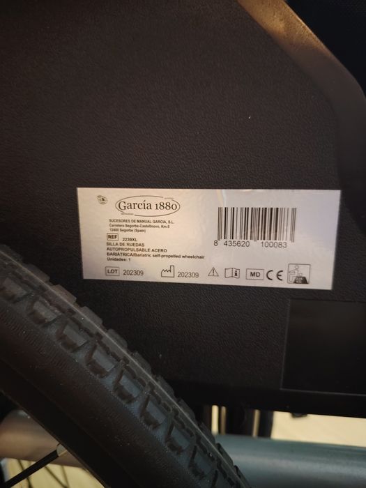 Scaun cu rotile pliabil bariatric • 235 kg • nou, nefolosit • solid