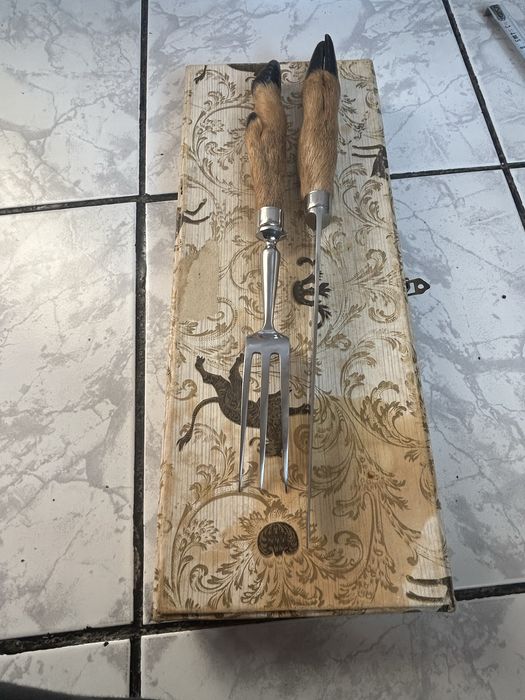 Set vechi tacamuri cutit si furculita