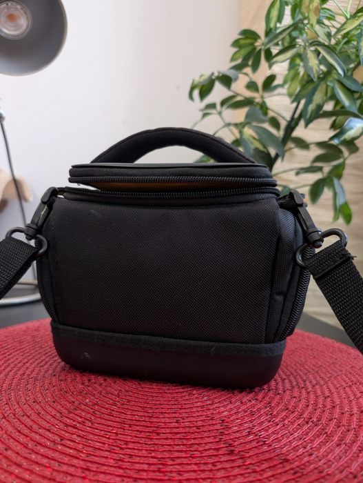 Body mirorless Fujifilm X-E3 + blitz impecabil