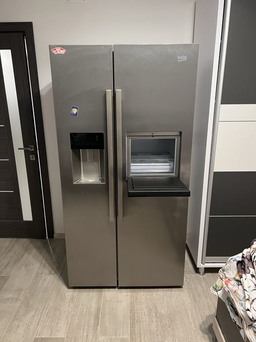 Side-by-side Beko GN162431ZX