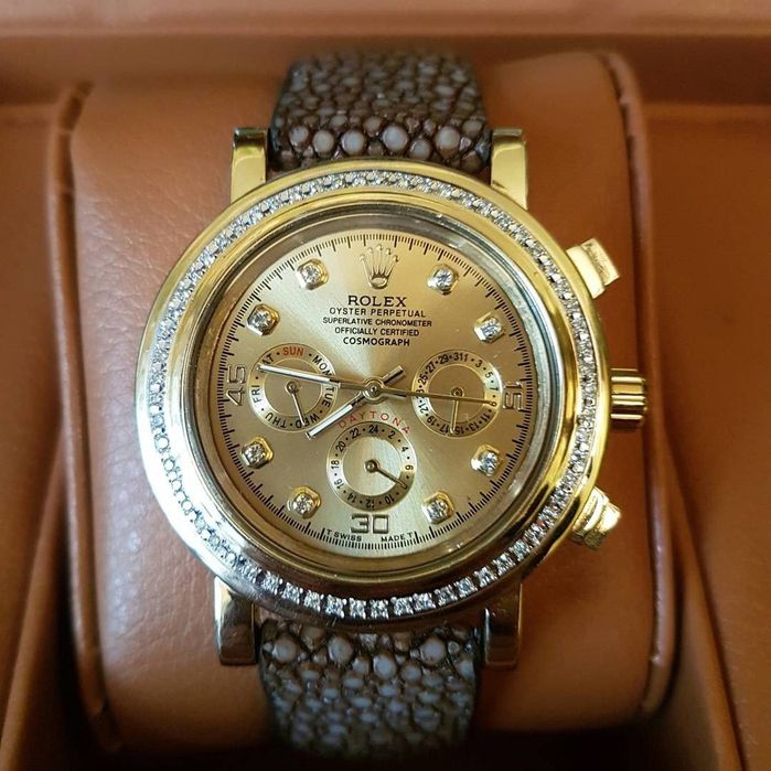 Rolex Daytona (золотые с бриллиантами Ереван)
Унисекс модель с брилли