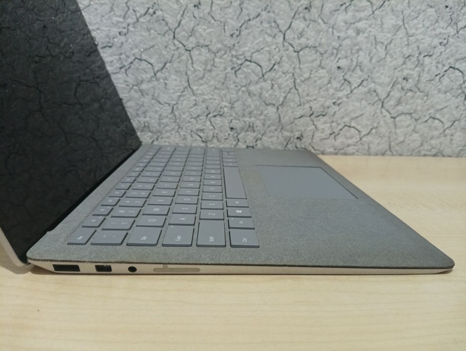 Microsoft Surface 13,5" 2K TouchScreen/Core™ i7-8650U/16GB/512GB NVMe!