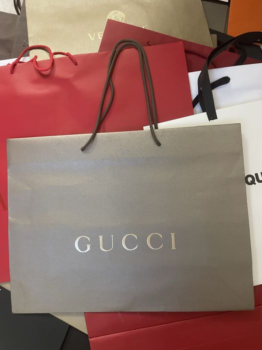 Оригинални хартиени пликове и текстилни ленти на известни марки