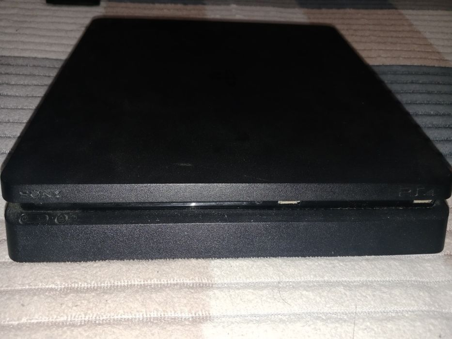 Продам PlayStation4 Slim