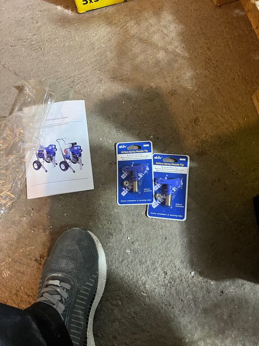 Машина за безвъздушно шпакловане и боядисване 10литра в минута