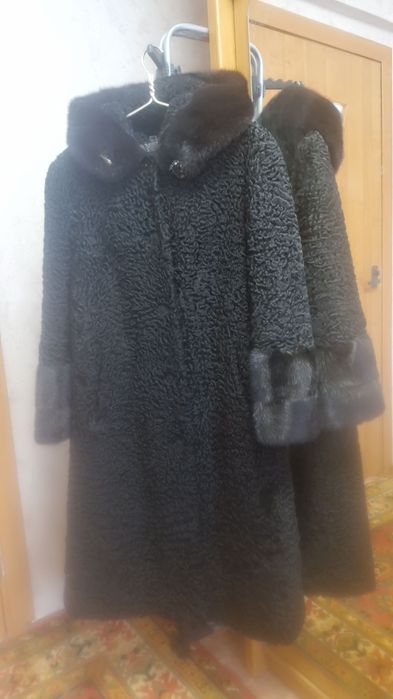 Срочно продам каракулевую шубу