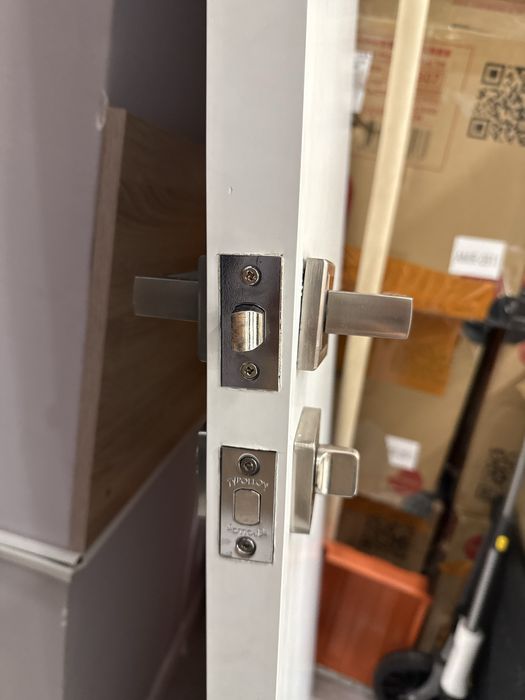 Продам дверь без наличников