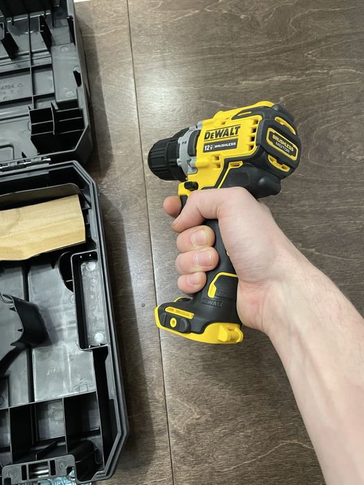 Шуруповерт DeWalt новый!