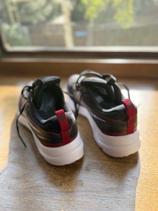 Nike Cosmic Runner
